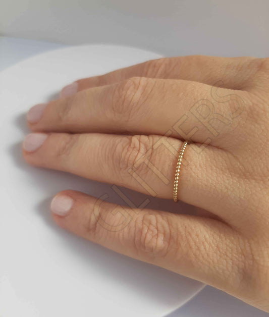 18kt  yellow gold ring Weight: 0.79g