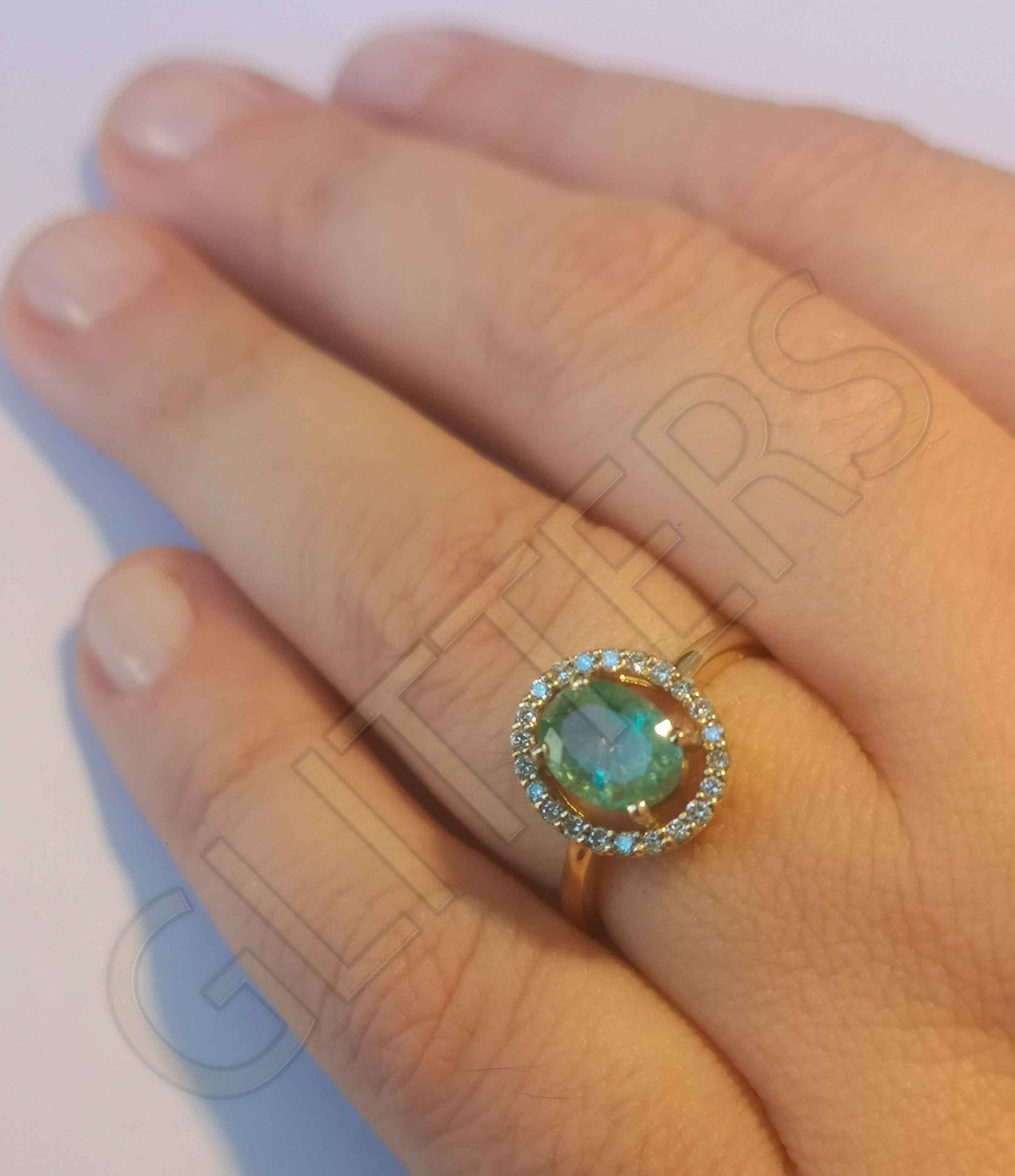 Certified 18KT Gold Solitaire Ring with 1.14ct oval cut natural emerald Weight: 3.68g