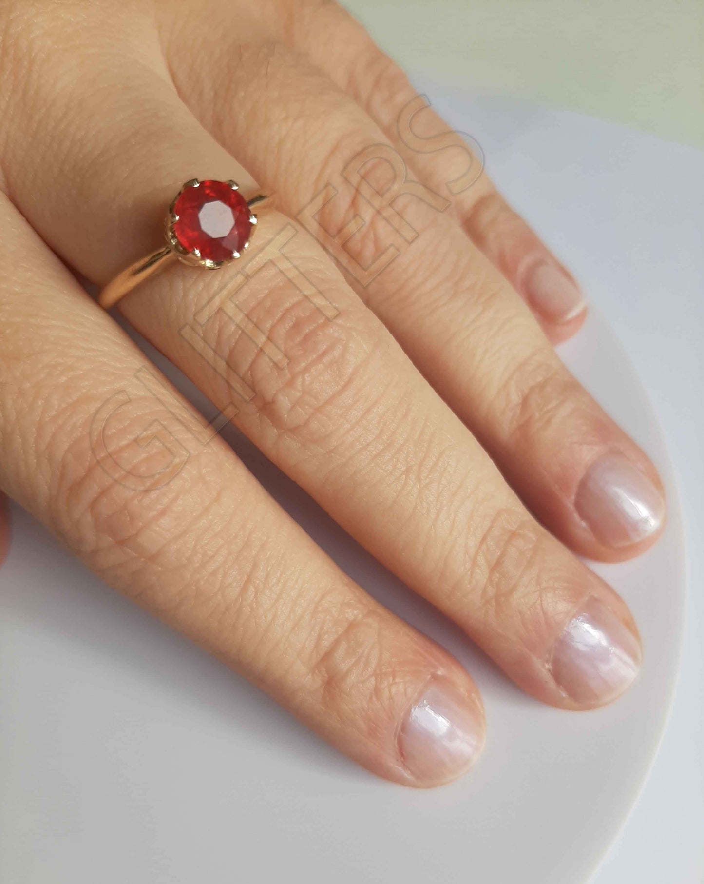 18kt yellow gold Treated natural ruby solitaire                    Weight: 3.01g