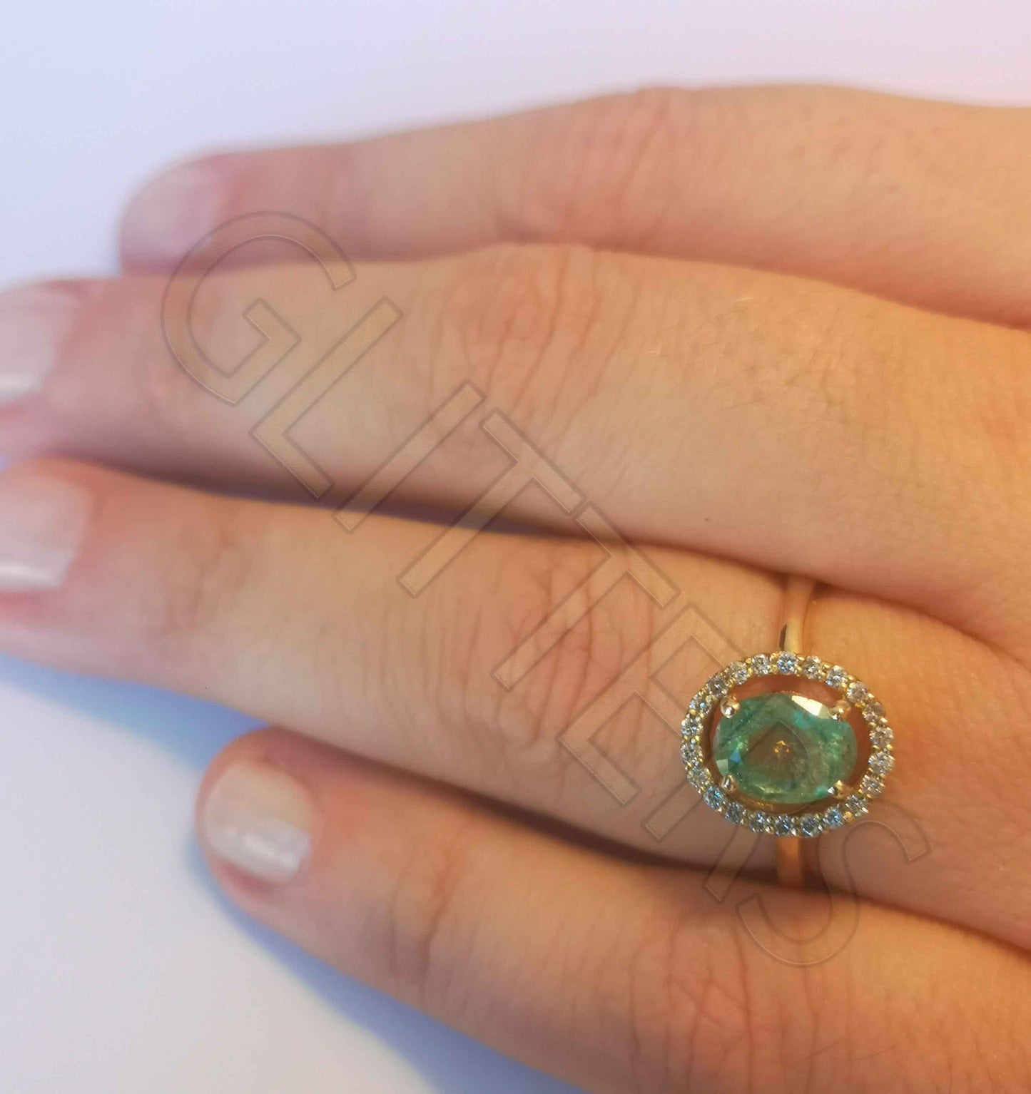 Certified 18KT Gold Solitaire Ring with 1.14ct oval cut natural emerald Weight: 3.68g