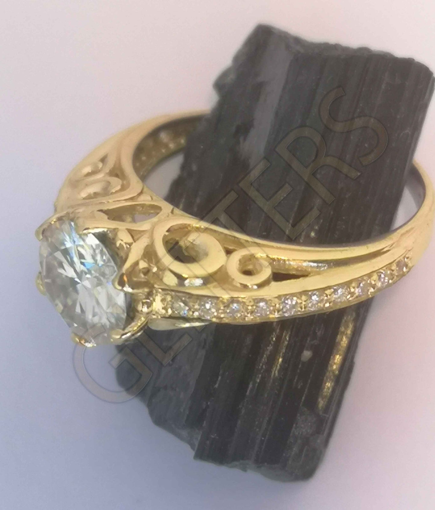 18kt yellow gold moissanite solitaire                    Weight: 4.20g