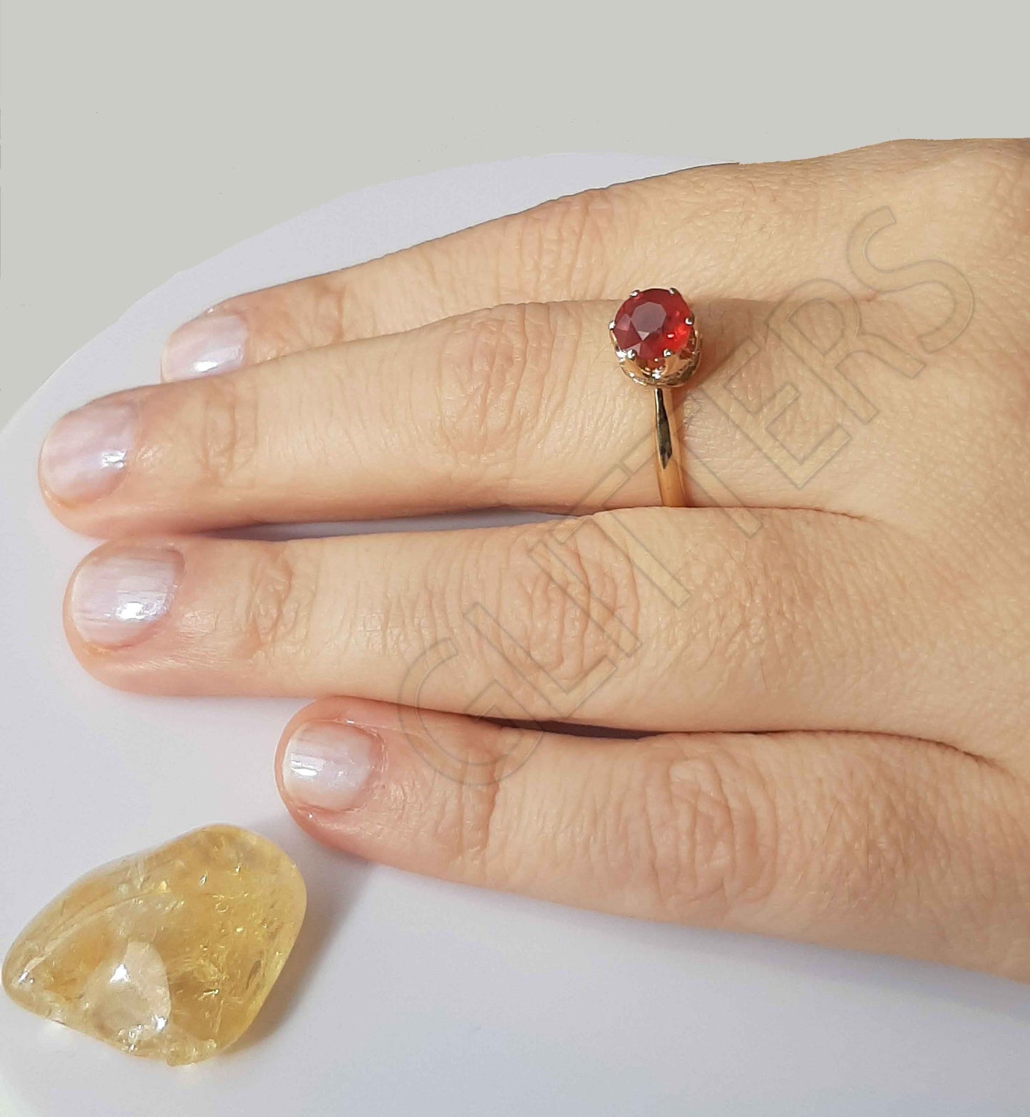 18kt yellow gold Treated natural ruby solitaire                    Weight: 3.01g