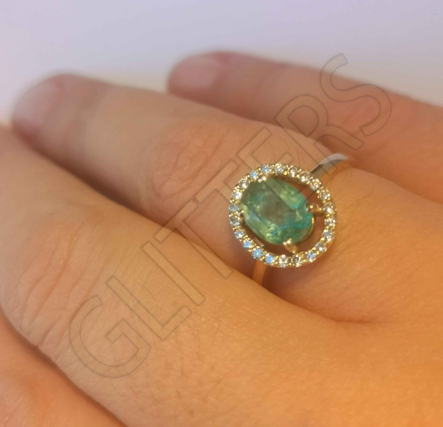 Certified 18KT Gold Solitaire Ring with 1.14ct oval cut natural emerald Weight: 3.68g