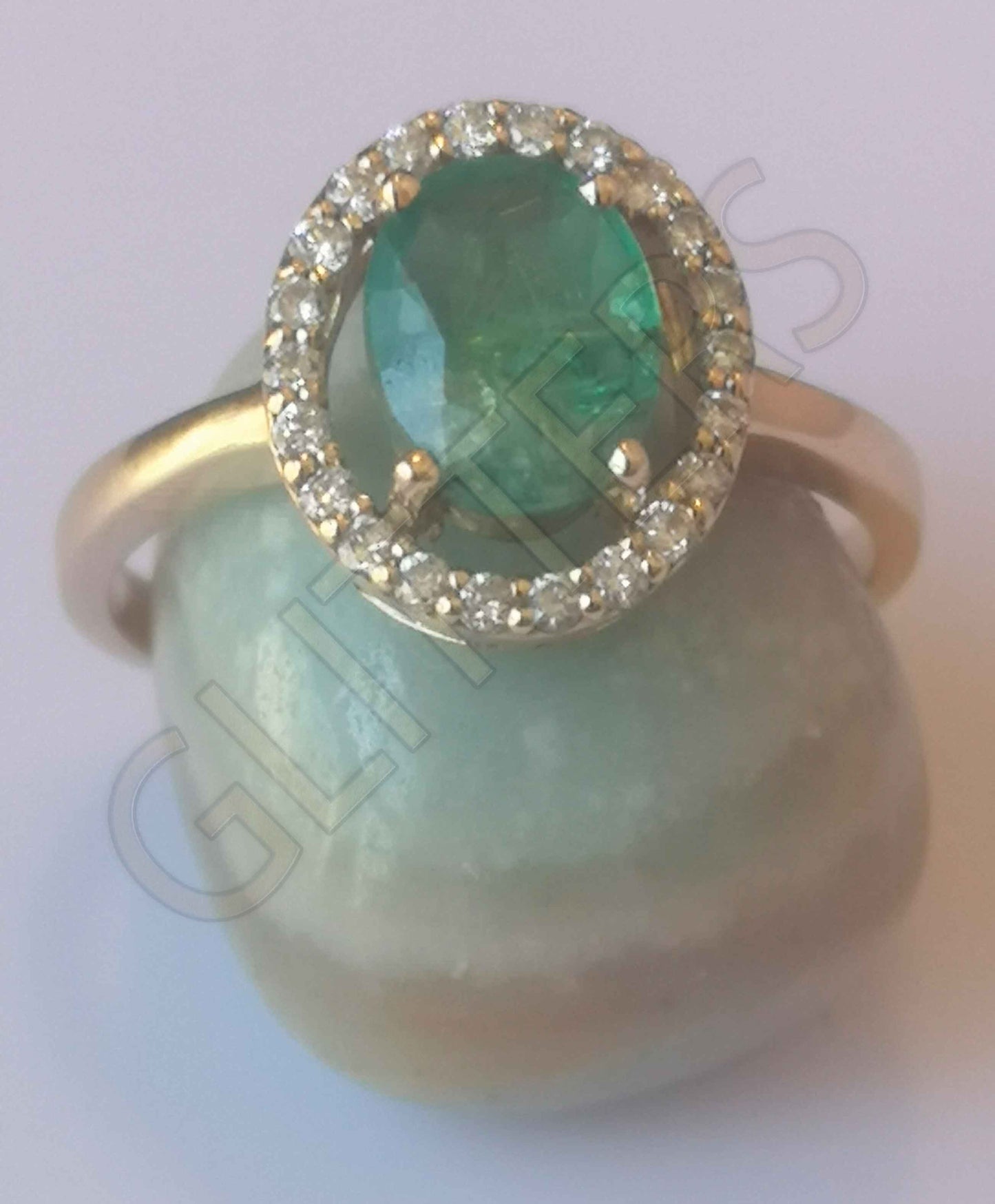 Certified 18KT Gold Solitaire Ring with treated natural emerald  Weight: 3.47 g