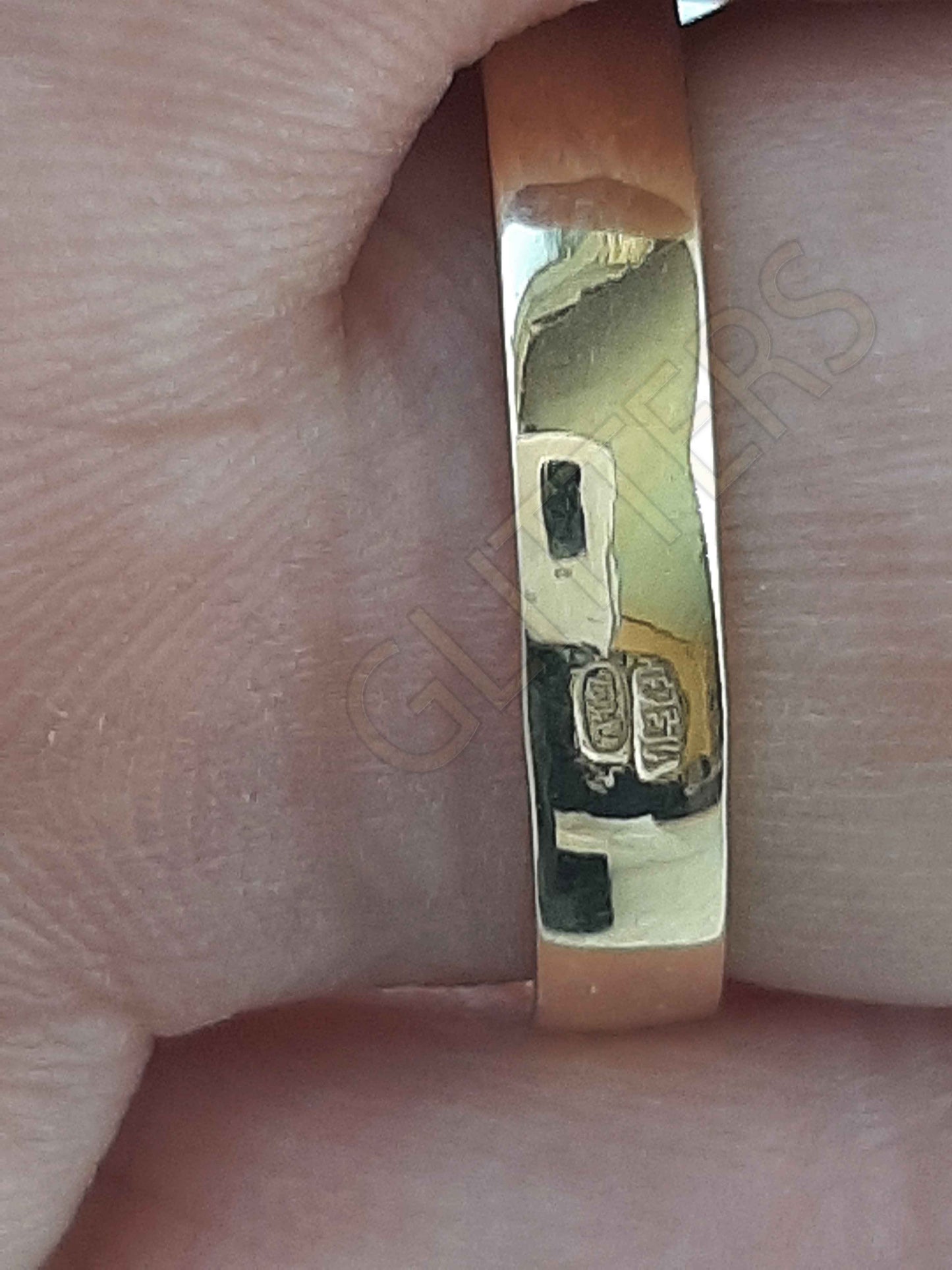 18kt  Yellow gold natural diamond solitaire Weight: 3.75g