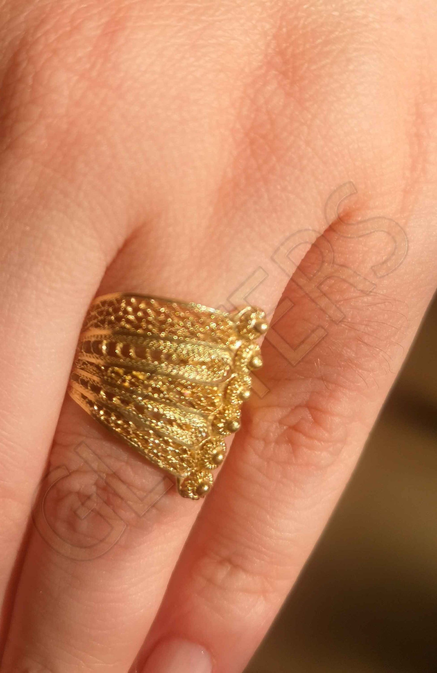 Genuine 18KT yellow gold filigree ring 6 rosette model